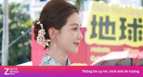 Lưu Thi Thi chụp ảnh trên đường phố Hà Nội