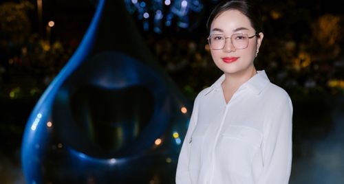 Hoa hậu Hoàng Thanh Nga lan toả yêu thương tại chương trình tưởng niệm nạn nhân đại dịch Covid-19