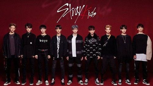 Đĩa đơn "Christmas EveL" - Stray Kids với những hình ảnh đậm chất giáng sinh