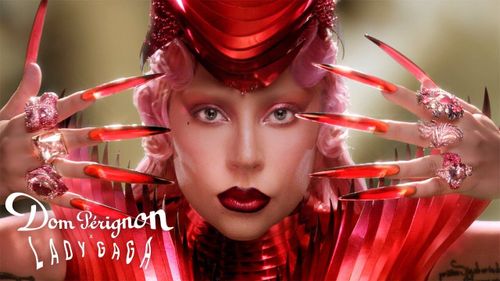 Tạo hình cực chất của Lady Gaga trong video ra mắt rượu Champagne