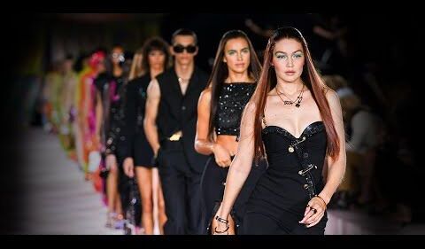 Versace tái hiện bản sắc trong BST Xuân Hè 2022