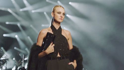 Michael Kors - BST Thu/Đông 2022/2023:  Sang trọng và duyên dáng