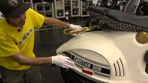 Hàng độc cho đại gia VESPA 946 Christian Dior - Xe tay ga đắt nhất Việt Nam, giá gần 1 tỷ đồng.