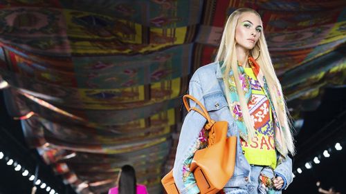 Versace - Spring Summer 2022: Tôn vinh chất liệu lụa biểu tượng