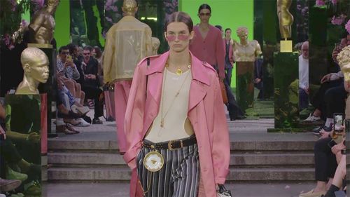 Versace - Menswear: BST Xuân/Hè 2023 của Donatella Versace