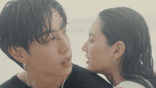 Mark Tuan-GOT7 và Mai Davika trong MV “Everyone else fades"