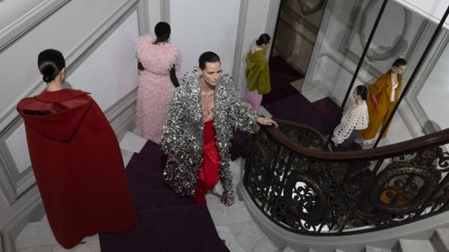 Show diễn Valentino Haute Couture 2024 phản chiếu văn hoá hiện tại