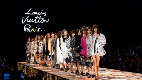 Louis Vuitton Spring 2025 – Cuộc gặp gỡ giữa thời đại Phục Hưng và khoa học viễn tưởng