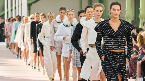 Chanel Xuân Hè 2025: Cùng cơn gió tự do bay đến chương tiếp theo