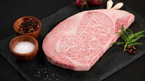 Bò Wagyu A5 Dát Vàng – Khám phá miếng bò “đắt nhất thế giới”