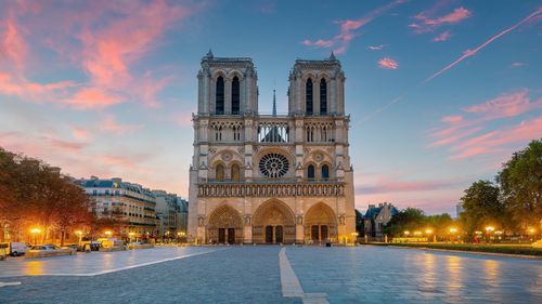 Một ngày đẹp trời ở Paris mộng mơ