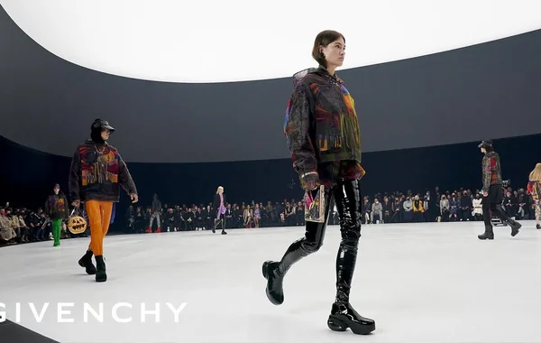 Givenchy Xuân Hè 2022: Phá vỡ giới hạn phong cách cá nhân
