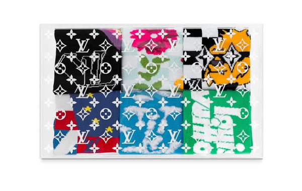 Louis Vuitton ra mắt bộ tất "LV Archives" có giá … 45 triệu VNĐ