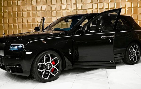 Cận cảnh Rolls Royce Cullinan hơn 40 tỷ cho giới siêu giàu