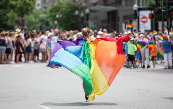 Nhiều thương hiệu lớn đồng loạt ra mắt các BST ủng hộ Pride Month - P1