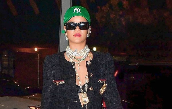 Những lần diện nguyên “cây” hàng hiệu xuống phố của Rihanna