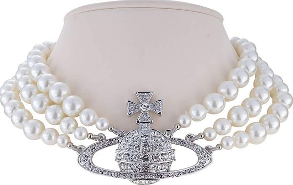 Sự trở lại của chuỗi choker ngọc trai Vivienne Westwood