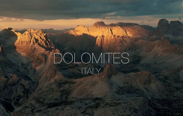 Cảnh sắc ngoạn mục nhìn từ đỉnh Dolomites