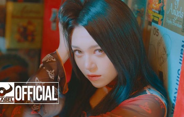 Alexa - Mở màn năm 2022 cho K-Pop với sự trở lại trong MV "Tattoo"