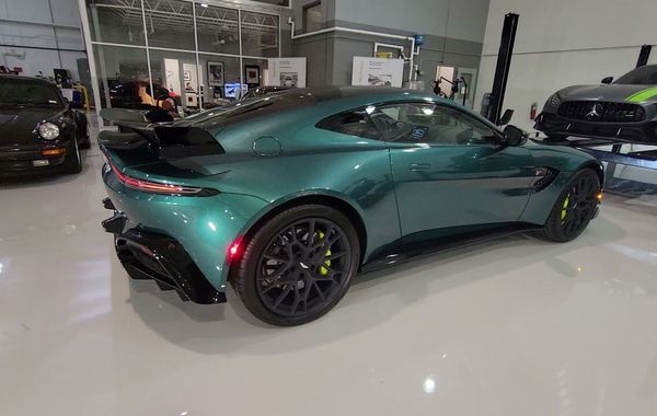 2022 Aston Martin Vantage F1 Edition: Một góc cạnh sắc nét hơn