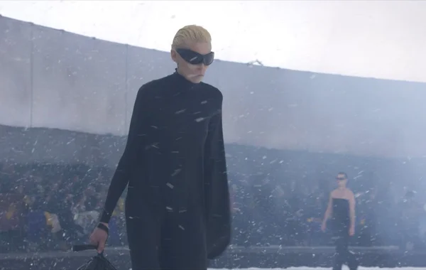 Balenciaga 360° Show Winter 22 - Đồng cảm cùng người dân Ukraine