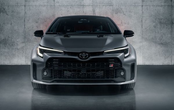 Toyota ra mắt phiên bản hiệu suất cao GR Corolla 2023