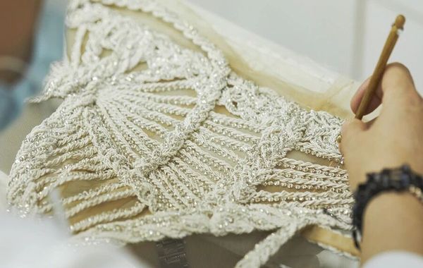 Váy cưới của Elie Saab - Sự lãng mạn và quyến rũ mọi cô dâu ao ước