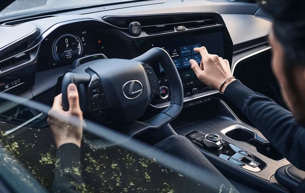 Lexus nối bước Tesla với vô lăng chữ nhật cho dòng RZ 450e