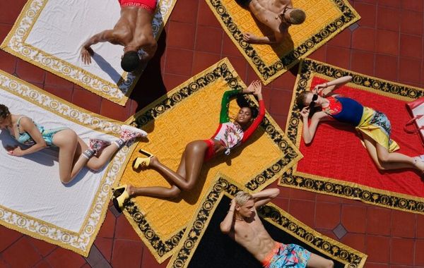 Chiến dịch quảng bá BST swimwear mới từ các nhà mốt xa xỉ