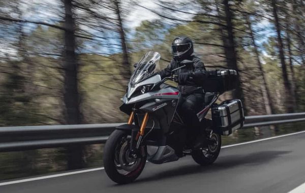 Energica Experia- Adventure trang bị động cơ điện đi được 420 km