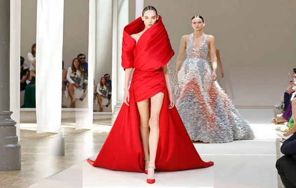 Elie Saab Haute Couture Fall/Winter 2022/23:Sự huyền bí lúc nửa đêm
