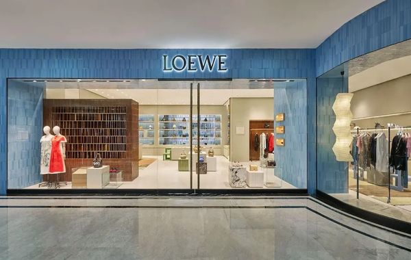 Lần đầu tiên ra mắt cửa hàng Loewe tại Việt Nam