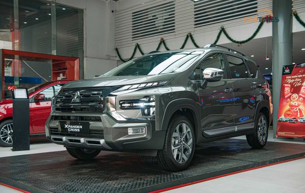 Cận cảnh Mitsubishi Xpander Cross 2023 tại đại lý: Nâng cấp trang bị, giá tăng nhẹ