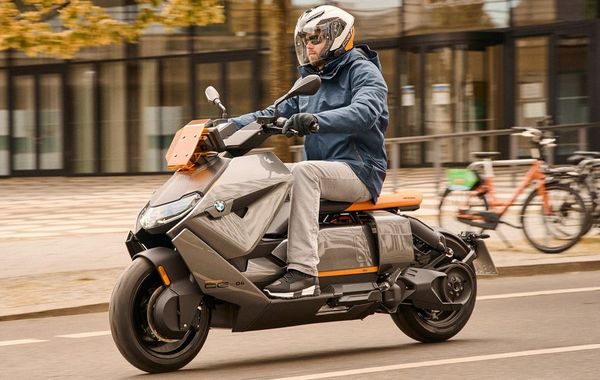 Xe maxi scooter BMW CE 04 chạy điện cập bến thị trường Đông Nam Á