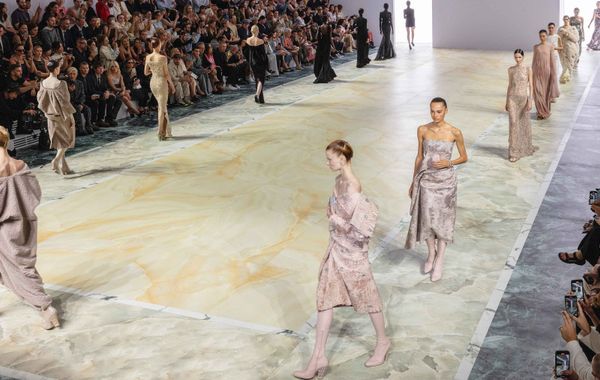 Fendi Couture Thu Đông 2023 - Tìm kiếm sự thanh lịch trong sự đơn giản
