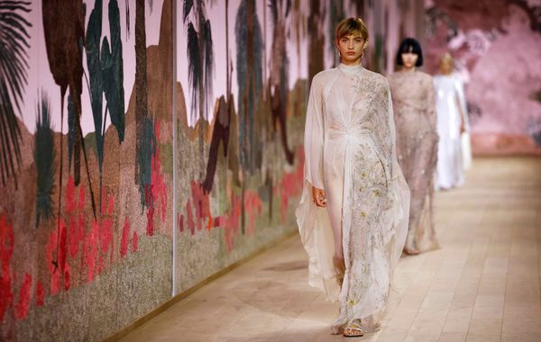 Christian Dior Couture Thu Đông 2023 -  Cảm hứng từ Nữ thần đương đại