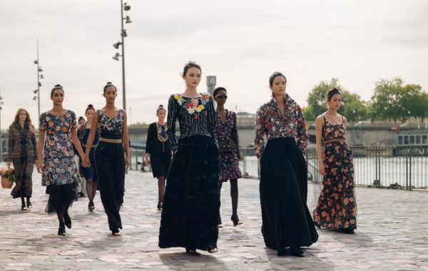 CHANEL Haute Couture Thu Đông 2023 tôn vinh vẻ đẹp thanh lịch, tinh tế