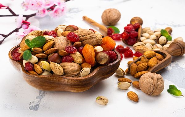 Gợi ý những món ăn vặt lành mạnh ngày Tết cho các nàng