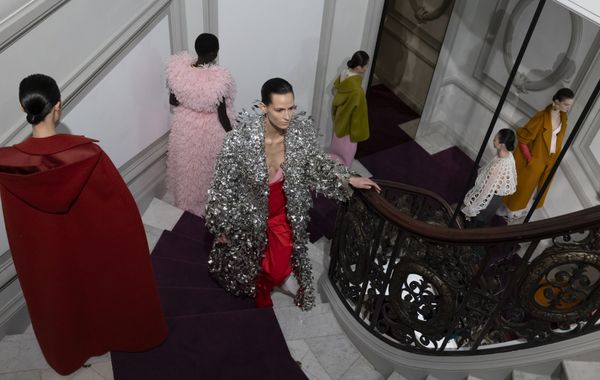 Show diễn Valentino Haute Couture 2024 phản chiếu văn hoá hiện tại