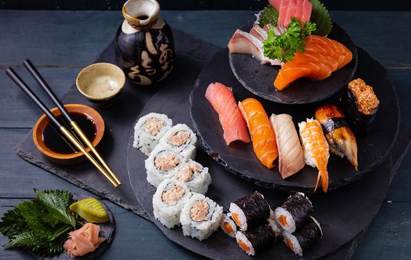 Cùng thưởng thức món sushi hương vị truyền thống Nhật