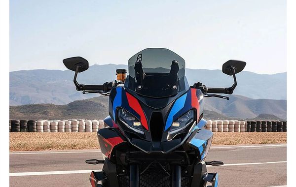 BMW giới thiệu M 1000 XR hoàn toàn mới và S 1000 XR
