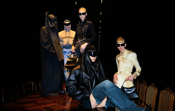 BST Balenciaga Xuân Hè 2025: Trở về điểm khởi nguồn cảm hứng sáng tạo của Demna