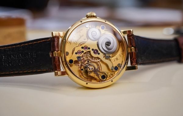 Cận cảnh Lang & Heyne Friedrich III: Đại diện cho nghề chế tạo đồng hồ truyền thống của Đức