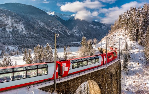 Glacier Express – “tàu tốc hành chậm nhất thế giới” ở Thụy Sĩ