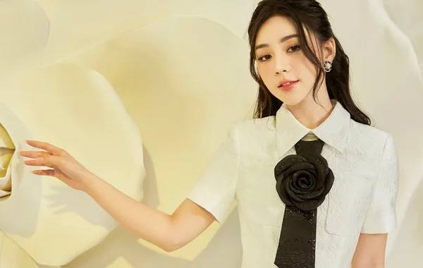 Diễn viên Quỳnh Kool thanh lịch và ngọt ngào với váy của SIXDO