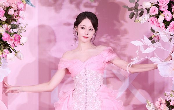 Địch Lệ Nhiệt Ba liên tục diện haute couture trong năm 2024
