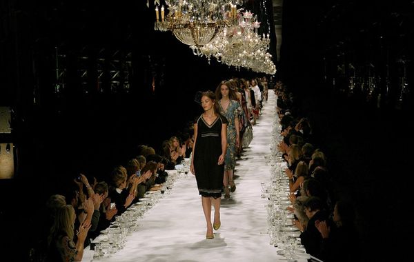 Những khoảng khắc quan trọng trong sự nghiệp của Dries Van Noten