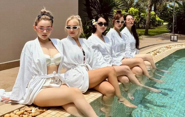 Huyền Baby thả dáng nuột nà với chuyến du lịch sang chảnh cùng "hội bạn phú bà"