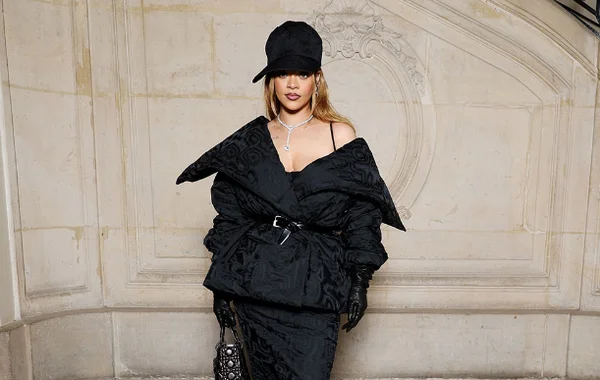 Rihanna thay thế cương vị của Charlize Theron tại Dior