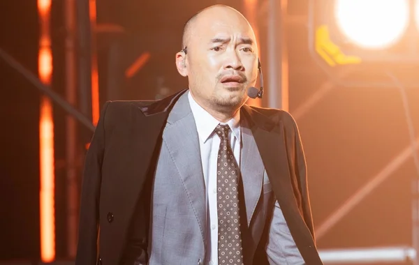 "Thánh meme" Tiến Luật gánh phần vui trong Anh trai vượt ngàn chông gai